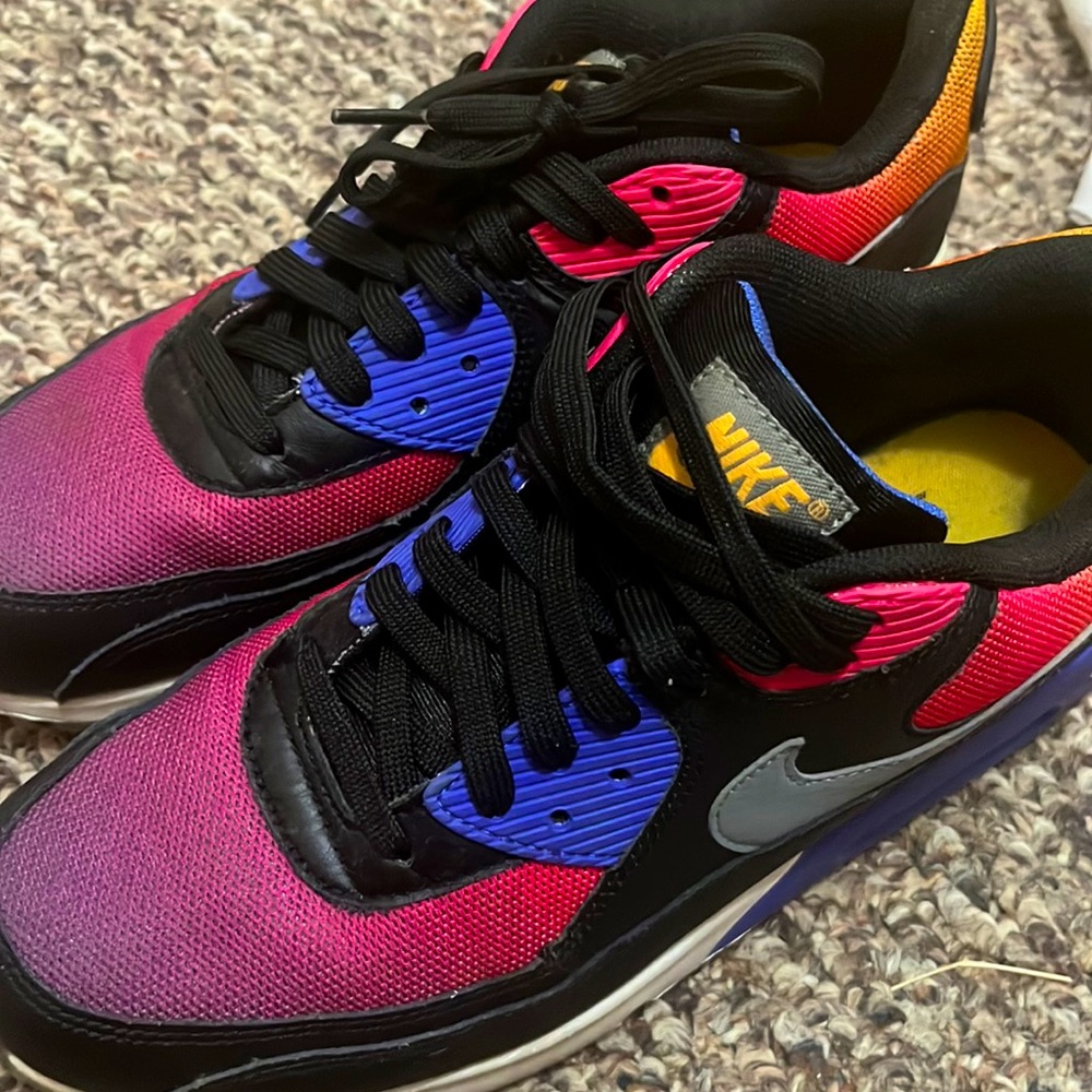 Fun Air Max! Good Condition- Size 10.5 Wmn